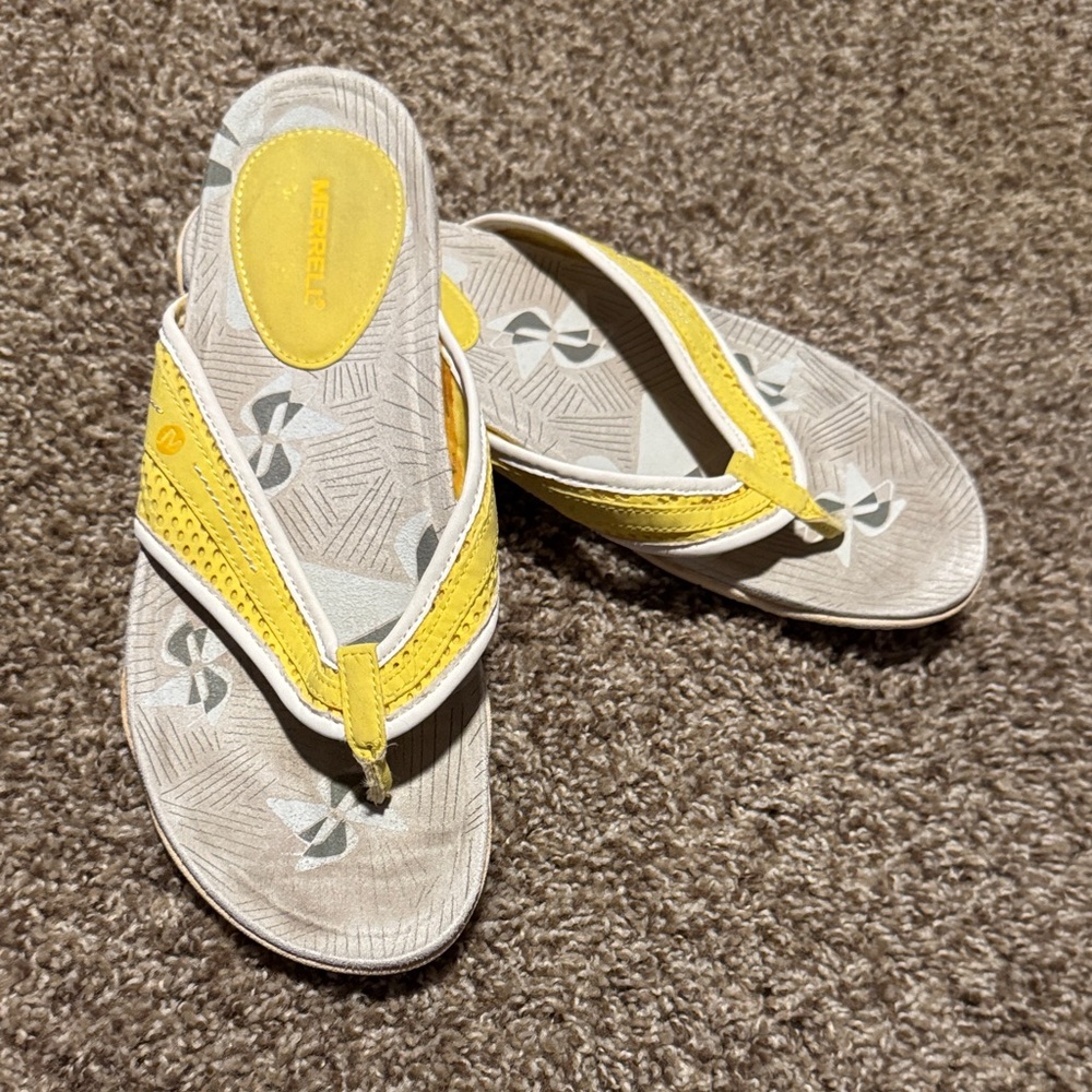 Merrill Lorelei yellow & white flip flop sandals (8) good used condition!